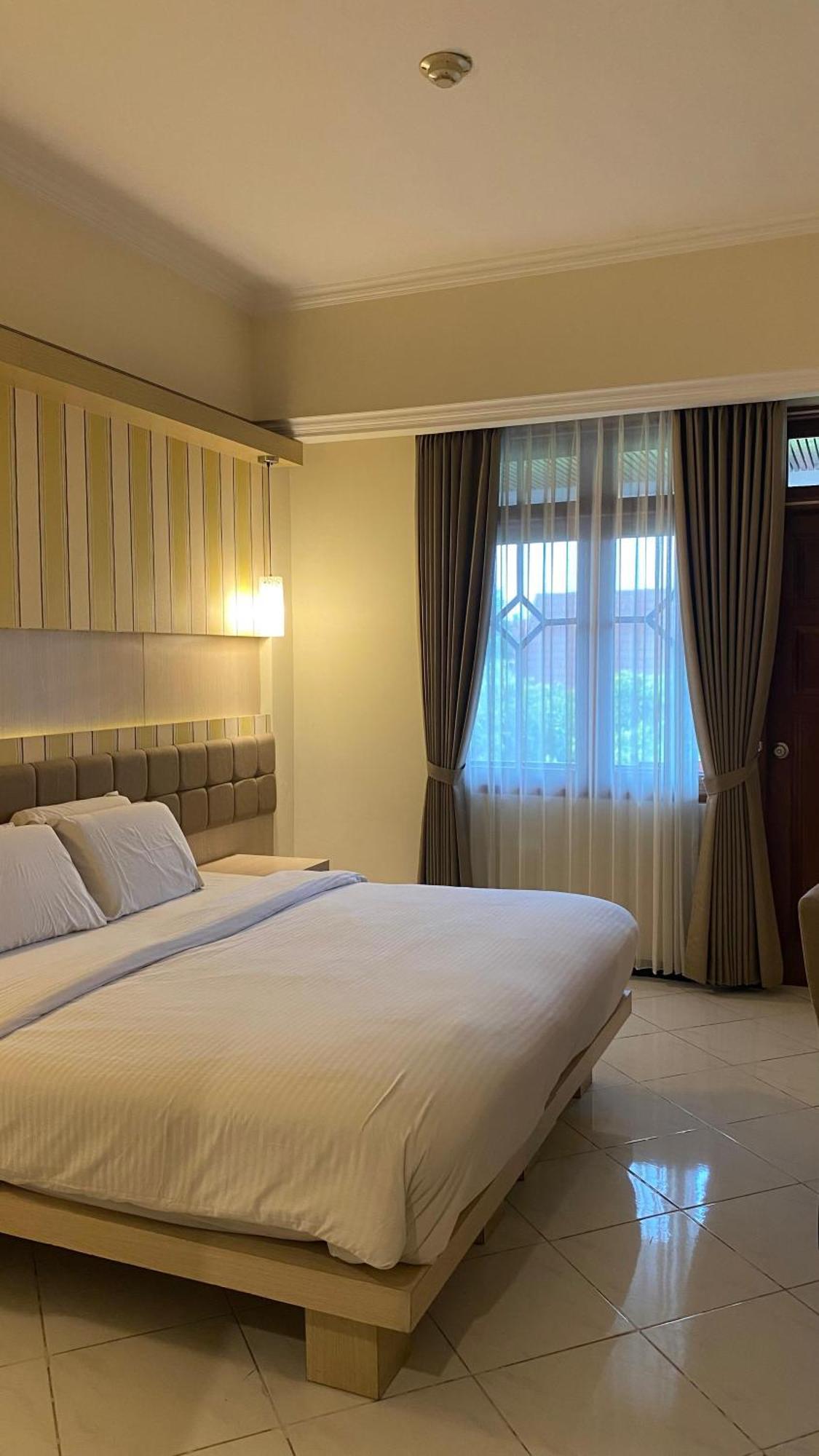 באטו Royal Hotel And Villa Batu מראה חיצוני תמונה