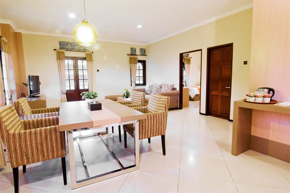 באטו Royal Hotel And Villa Batu מראה חיצוני תמונה