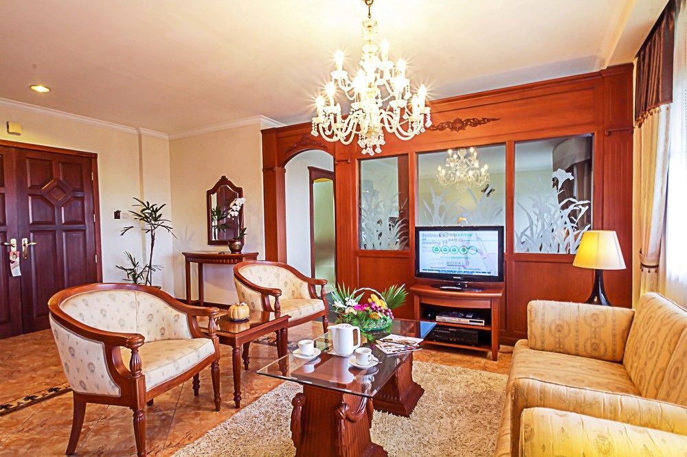 באטו Royal Hotel And Villa Batu מראה חיצוני תמונה